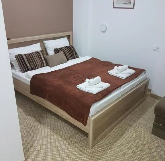 Economy Triple Room, Apple Line Appartments