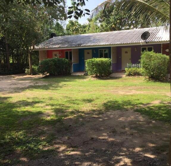 Номер Стандарт, Baan I Mhok Suanphueng