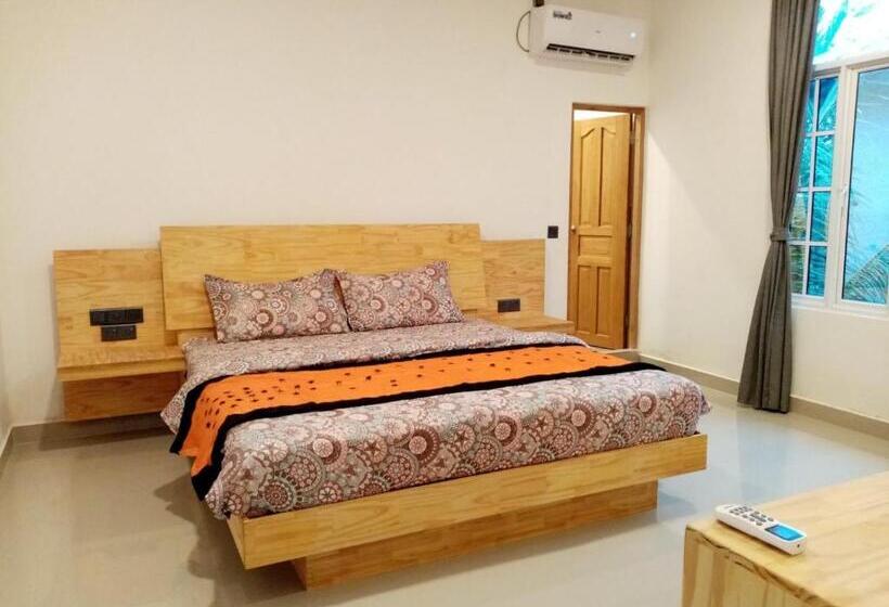 اتاق لوکس سه تخته, Dhonveli Inn, Bandidhoo