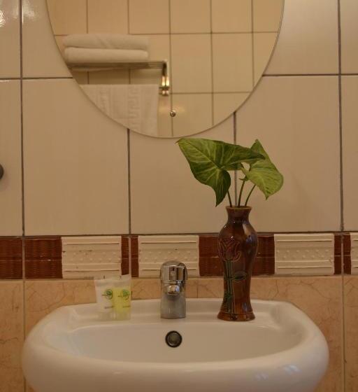 آپارتمان 2 خوابه, Mpeta House