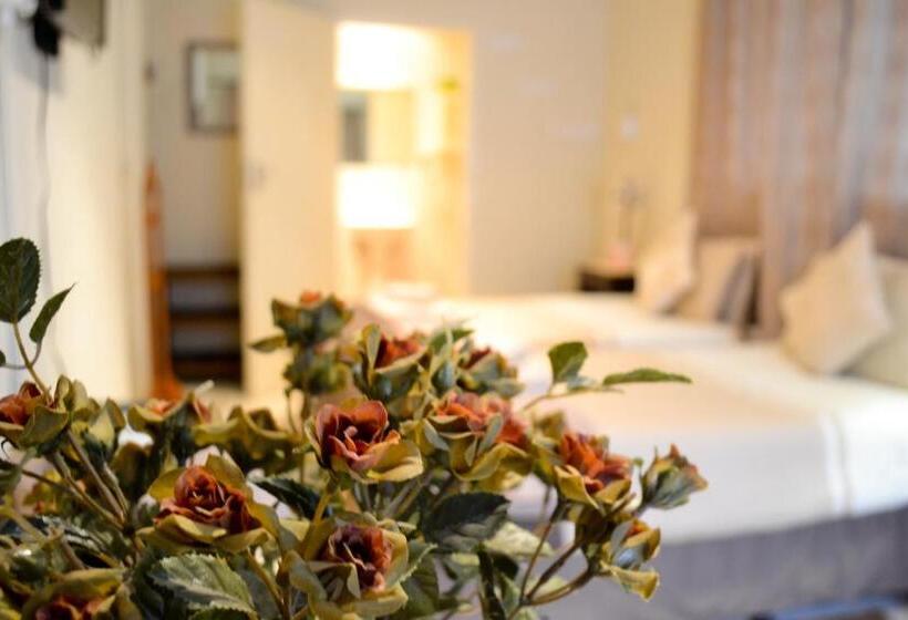 חדר סטנדרט, The Rawstornes