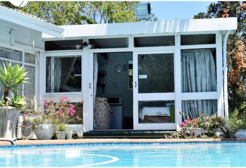 סוויטת 2 חדרי שינה, The Rawstornes