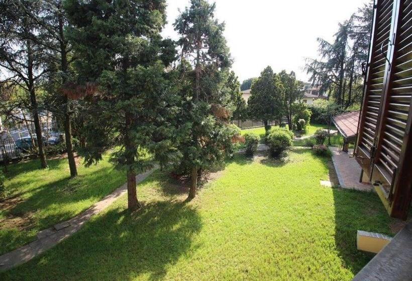 اتاق استاندارد با سرویس بهداشتی مشترک, Villa Colle