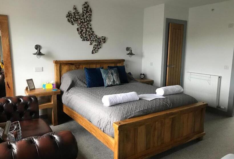 Номер Deluxe, The Bridge B&b