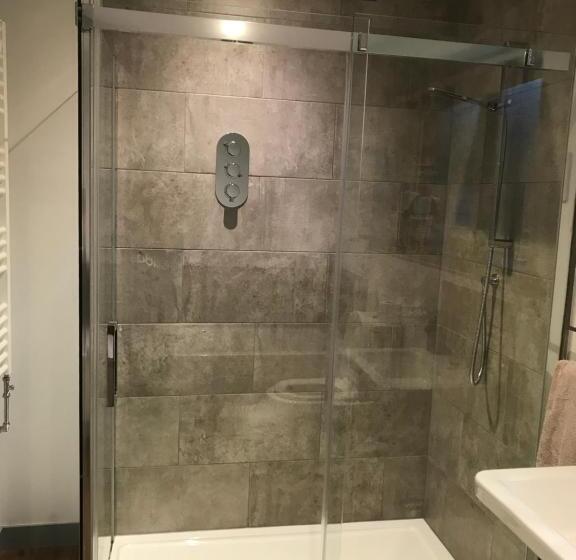 Номер Deluxe, The Bridge B&b