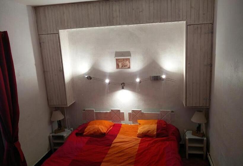 חדר משפחתי, Le Pourquoi Pas