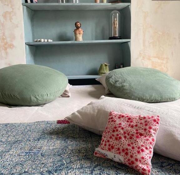 غرفة قياسية مطلّة علي حمام السباحة, B&b Maison Felisa