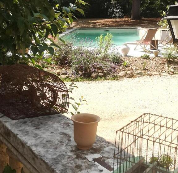 غرفة قياسية مطلّة علي حمام السباحة, B&b Maison Felisa