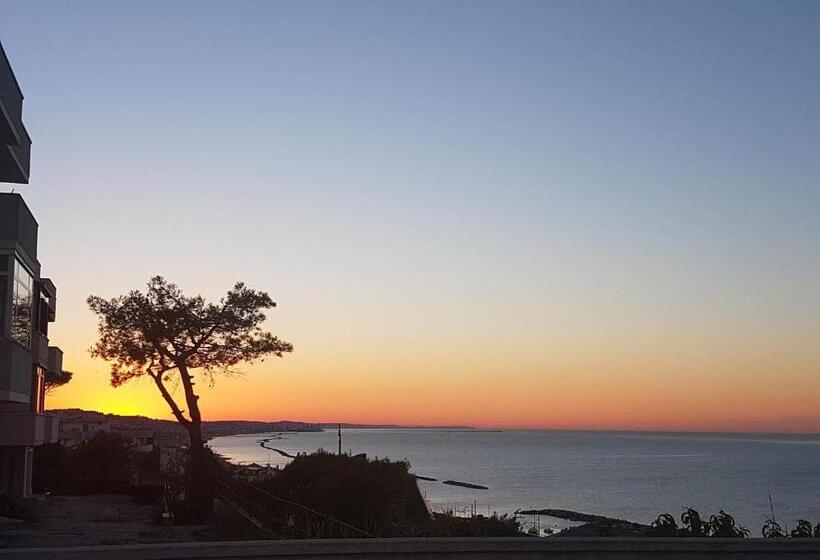 اتاق استاندارد با بالکن و چشمانداز دریا, B&b Villa Ngiolò Vista Mare