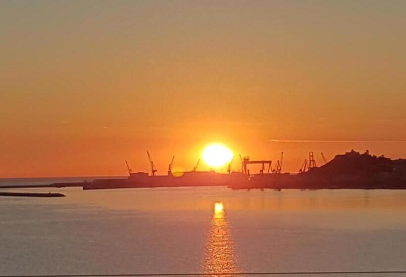 اتاق استاندارد با بالکن و چشمانداز دریا, B&b Villa Ngiolò Vista Mare