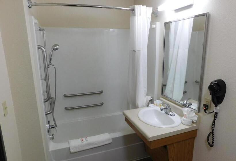 Номер Deluxe Адаптированный для Инвалидов, Days Inn & Suites By Wyndham Rochester South