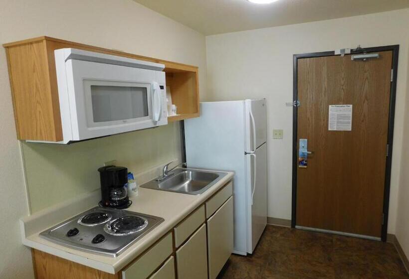 适用于残疾人士的豪华房间, Days Inn & Suites By Wyndham Rochester South