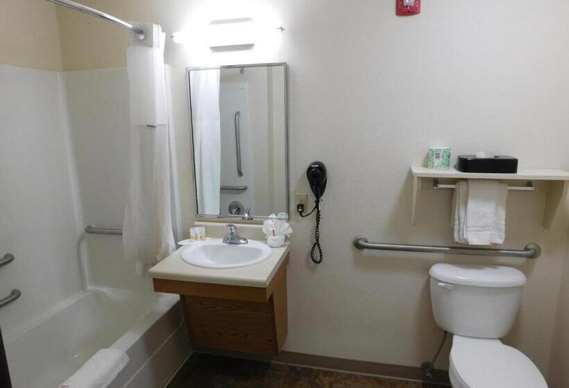 Номер Deluxe, Days Inn & Suites By Wyndham Rochester South
