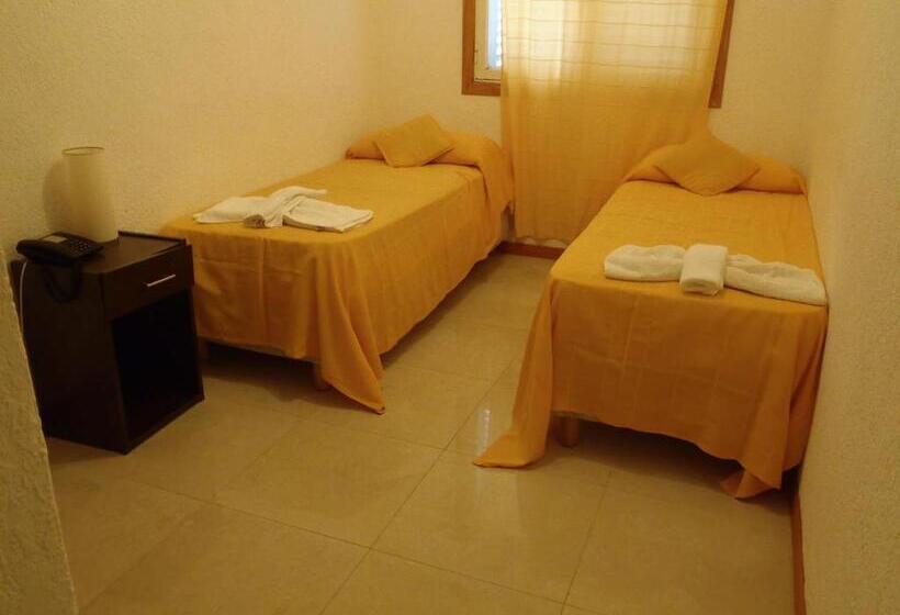 이코노미 룸, Maracas