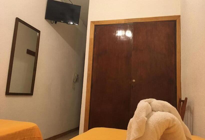 이코노미 룸, Maracas