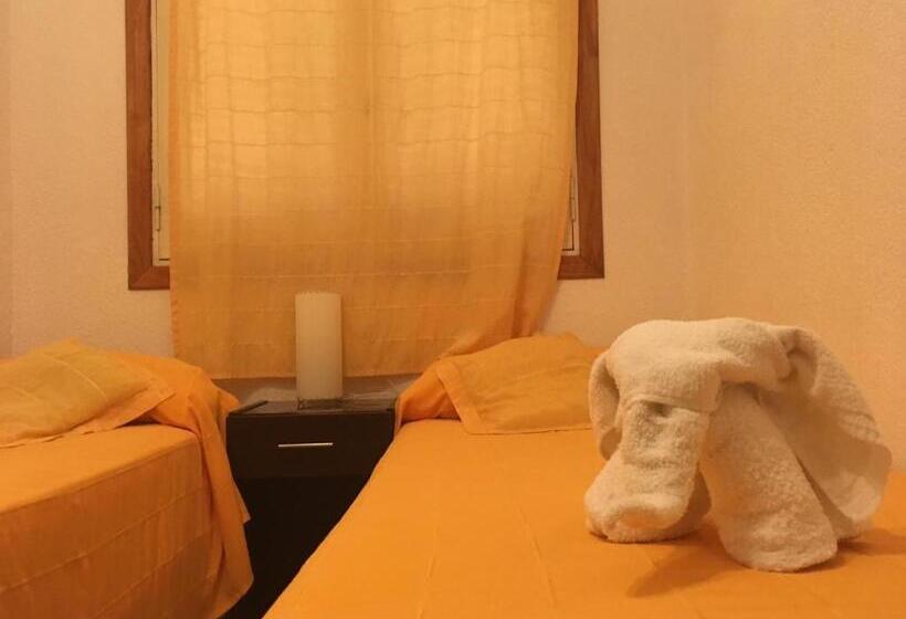 이코노미 룸, Maracas