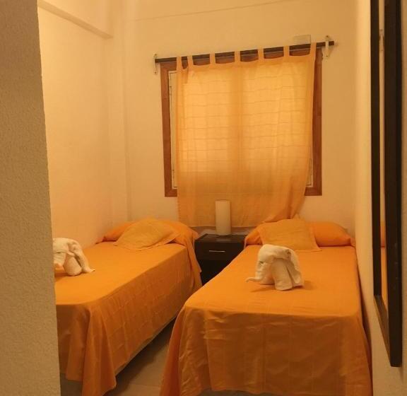 이코노미 룸, Maracas