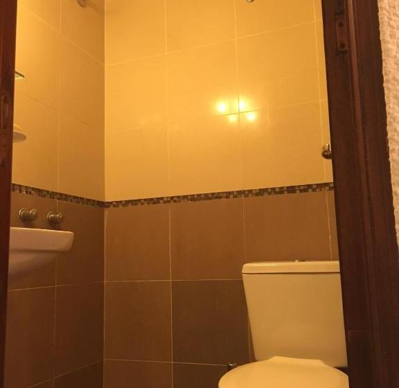 이코노미 룸, Maracas