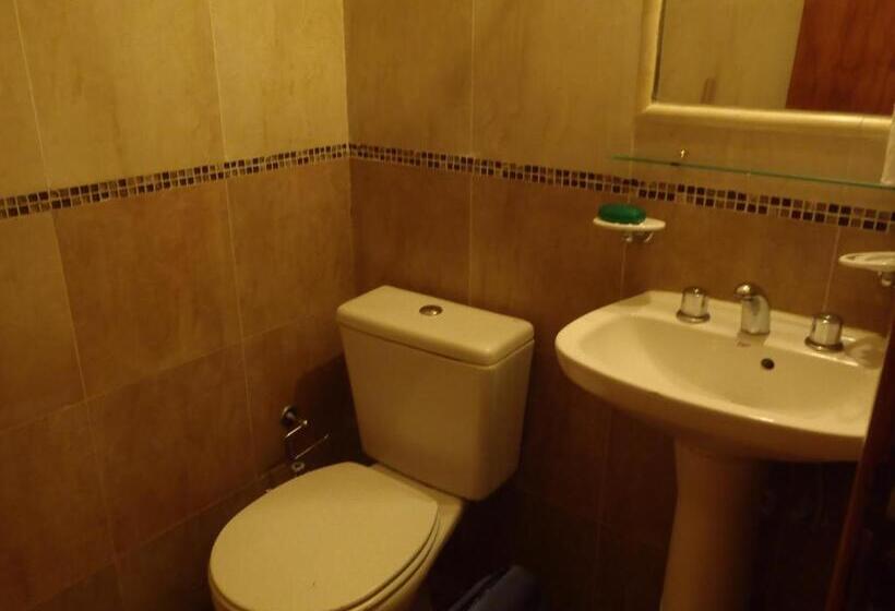 이코노미 룸, Maracas