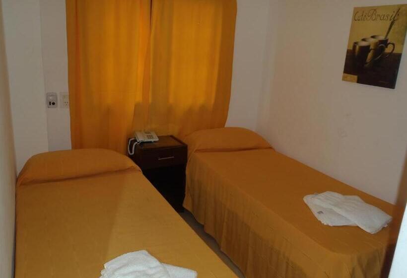 이코노미 룸, Maracas