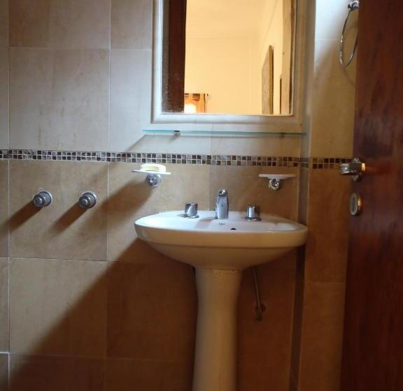 스탠다드 트리플 룸, Maracas