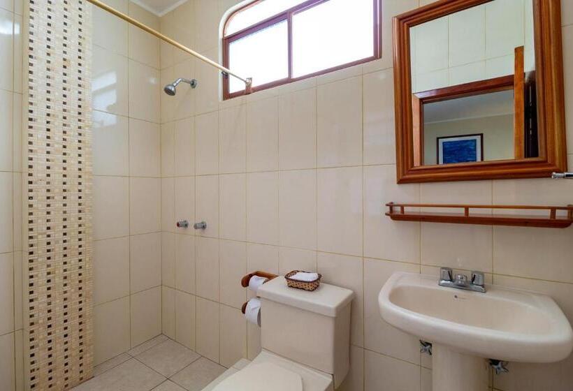 اتاق سوپریور سه تخته, Villa Laguna