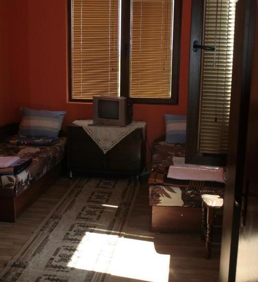 Трехместный Номер Стандарт Совместная Ванная, Guest House Edelvais