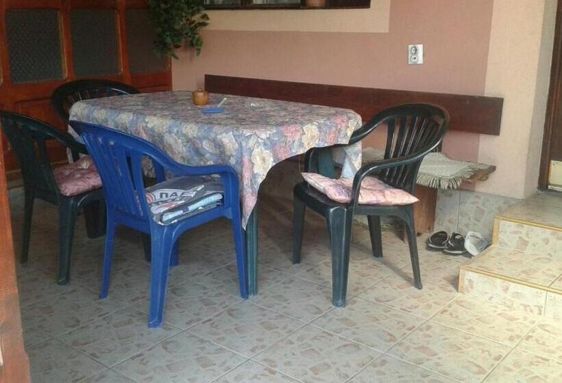 Economy Triple Room, Guesthouse Tadic