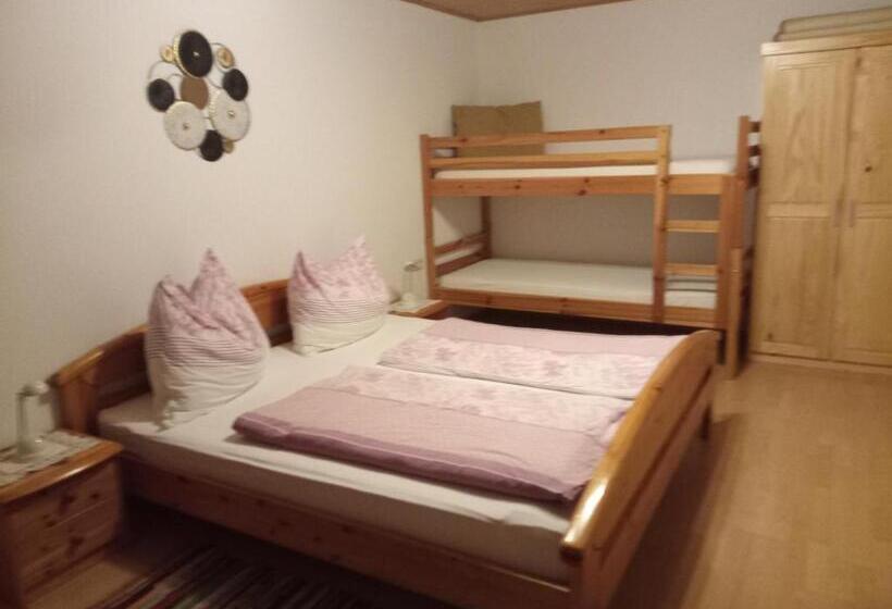 דירת חדר אקונומי, Haus Höller