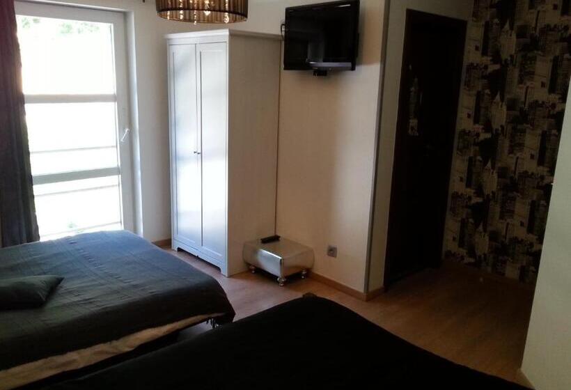 스탠다드 트리플 룸, La Villa Roannaise