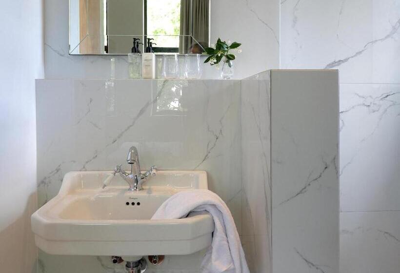 スーペリアールーム, One Kensington Boutique