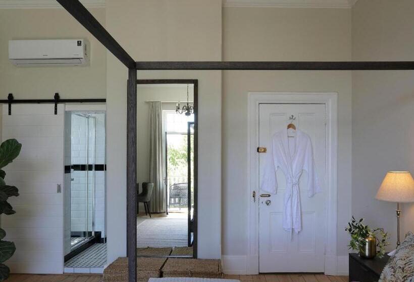 オーシャンビューデラックスルームバルコニー付き, One Kensington Boutique