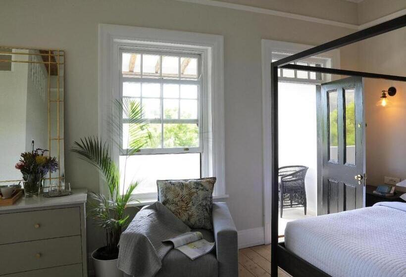 オーシャンビュースーペリアースイート, One Kensington Boutique