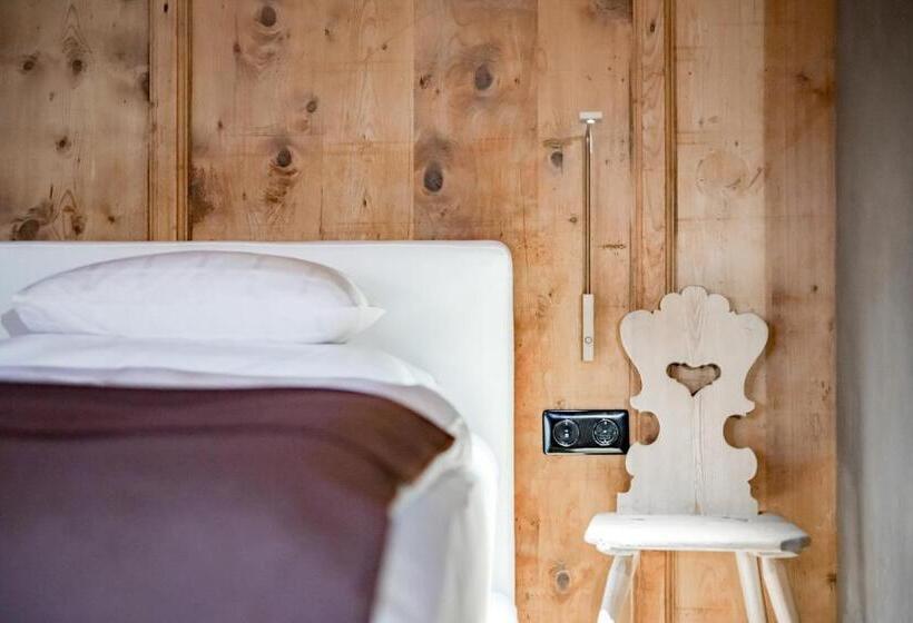 סוויטת ג'וניור נוף הרים, Sandbur Das Walserhaus