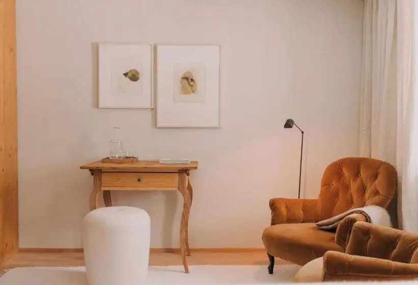 سوئیت با بالکن, Sandbur Das Walserhaus