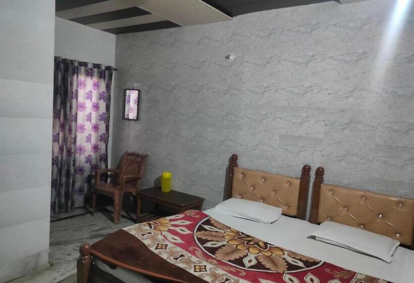 Quarto Superior, Shubhadra Guest House