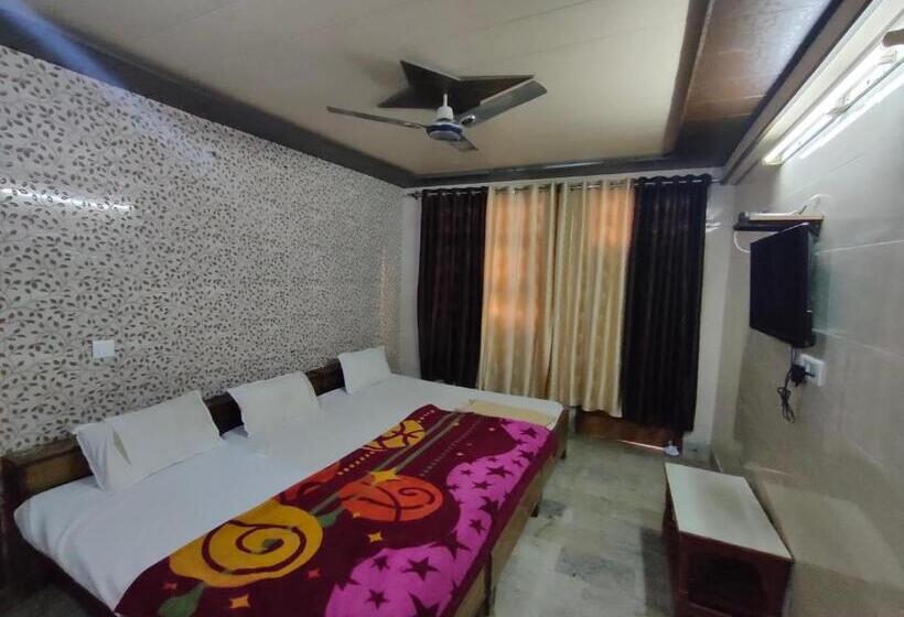 Quarto Triplo Superior, Shubhadra Guest House