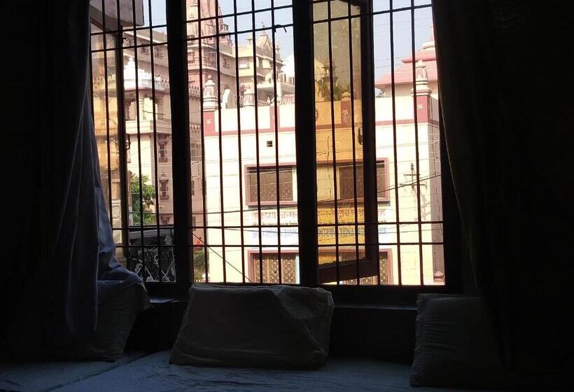 Quarto Superior Quádruplo, Shubhadra Guest House