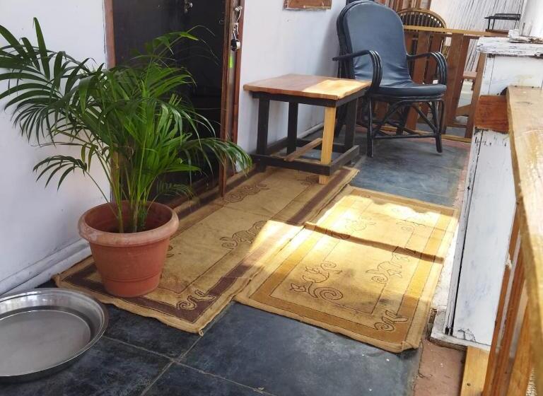 חדר דלוקס, Drishti Yoga International