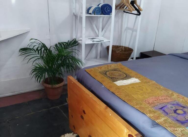 חדר דלוקס, Drishti Yoga International