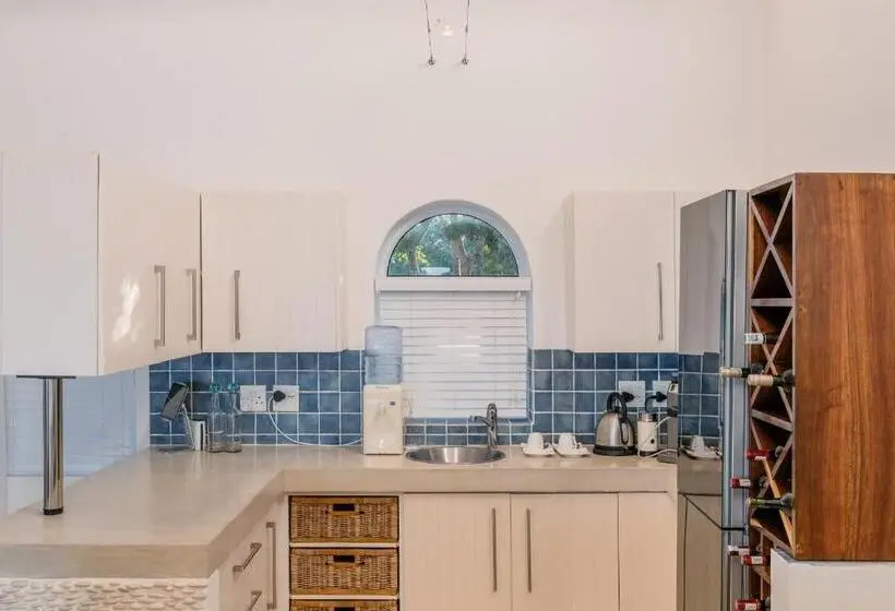 Villa 2 Makuuhuonetta, Villa Santorini