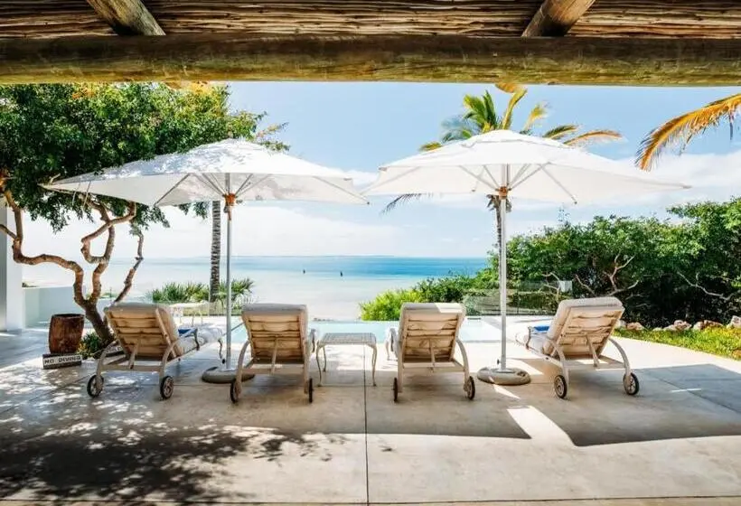 Villa 2 Makuuhuonetta, Villa Santorini