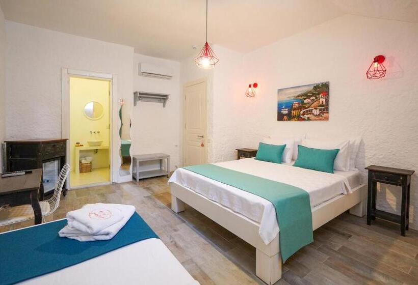 חדר אקונומי לשלושה, Portakal Cicegi Alaçatı