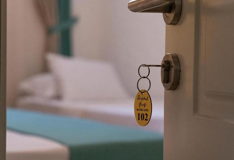 חדר אקונומי לשלושה, Portakal Cicegi Alaçatı