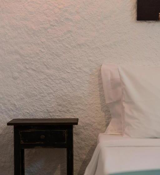 חדר אקונומי לשלושה, Portakal Cicegi Alaçatı