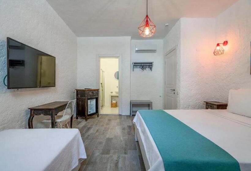 חדר אקונומי לשלושה, Portakal Cicegi Alaçatı