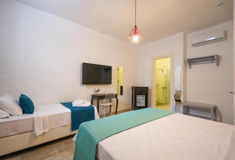 חדר אקונומי לשלושה, Portakal Cicegi Alaçatı