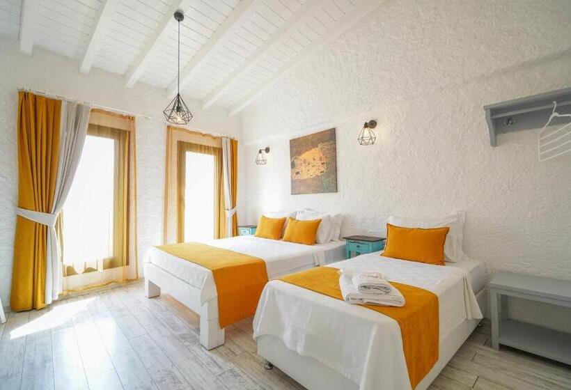 חדר דלוקס לשלושה, Portakal Cicegi Alaçatı