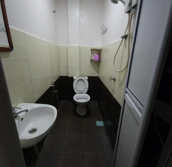 Habitación Triple Estándar, Minshu