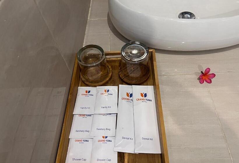 جناح جونيور مطلّ علي البحر, Grand Yuna Hotel Nusa Penida